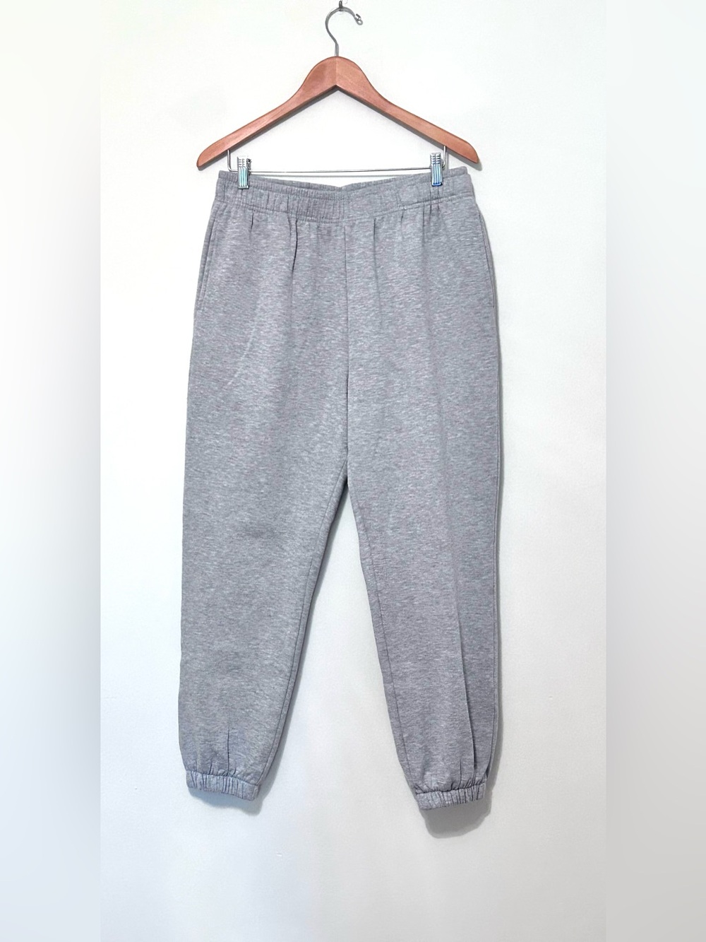 Women’s H&M Light Gray Relaxed Fit Sweatpants, Large, NWOT’s